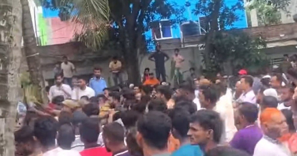 নারায়ণগঞ্জের রূপগঞ্জে আধিপত্য বিস্তার ও পূর্বশত্রুতাকে কেন্দ্র করে স্বেচ্ছাসেবক দলের দুই পক্ষের পাল্টাপাল্টি ধাওয়া ও সংঘর্ষ হয়েছে। সোমবার বিকেলে উপজেলার কায়েতপাড়া ইউনিয়নের ২ নম্বর ওয়ার্ড বরুনা এলাকায়