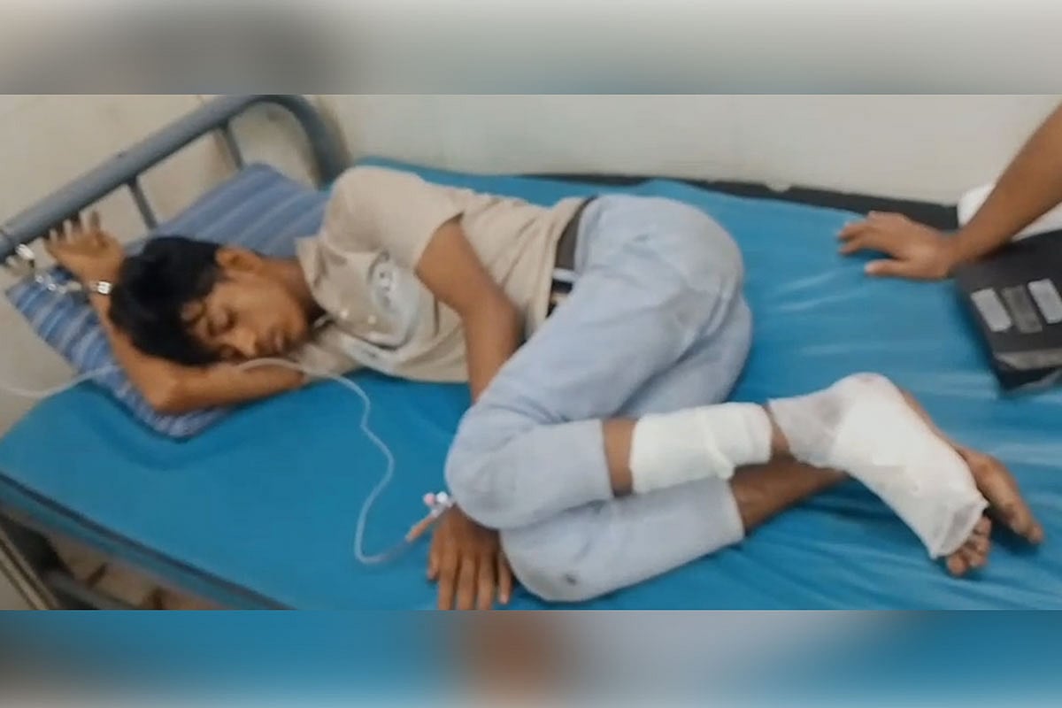 হাসপাতালে চিকিৎসাধীন গুলিবিদ্ধ সাকিব