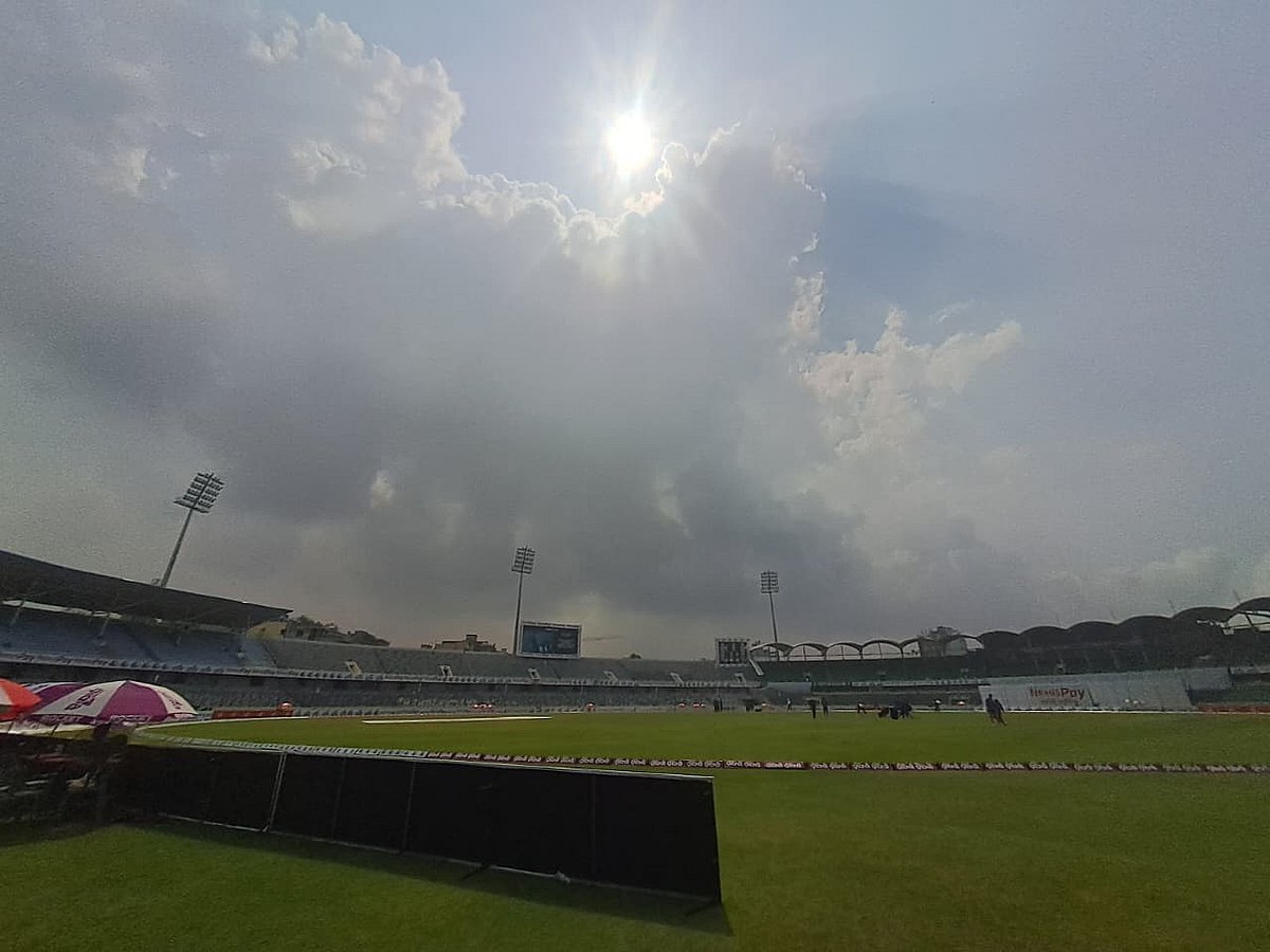 ক্যাচ দিয়ে ফিরলেন মুশফিক