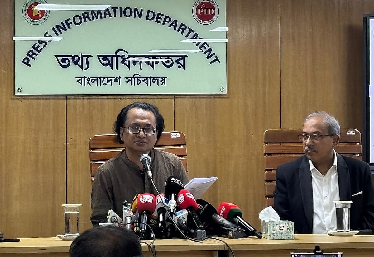 ‘যুক্তরাষ্ট্র-বাংলাদেশ পারস্পরিক বাণিজ্যচুক্তি’ নিয়ে সাংবাদিকদের প্রশ্নের জবাবে প্রধানমন্ত্রীর তথ্য উপদেষ্টা কথা বলেন। আজ মঙ্গলবার সচিবালয়ে