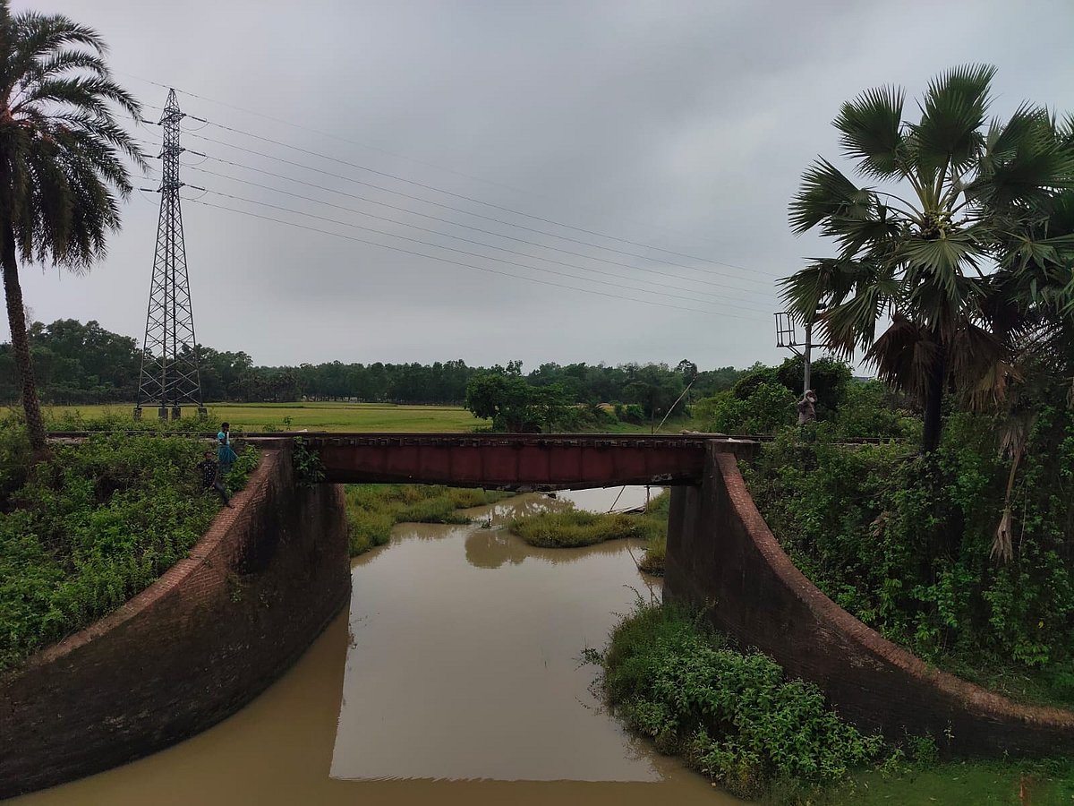 গাজীপুরের শ্রীপুরের রাজাবাড়ি ইউনিয়নের পারুলি নদীকে খাল হিসেবে দেখানো হয়েছে প্রকল্পে। গত রোববার তোলা