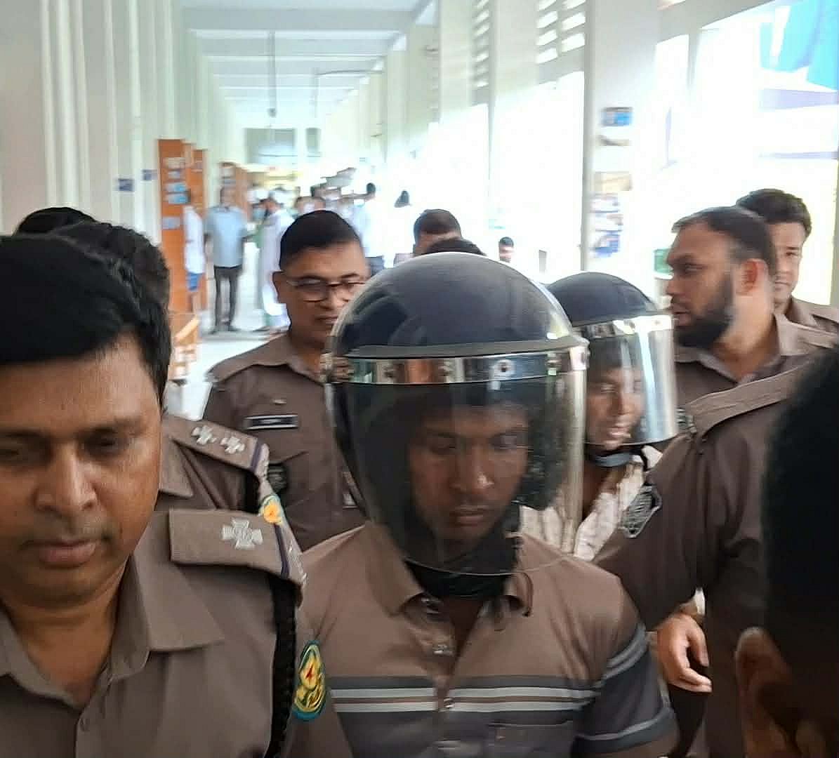মামলায় তিন আসামিকে মৃত্যুদণ্ড দিয়েছেন আদালত