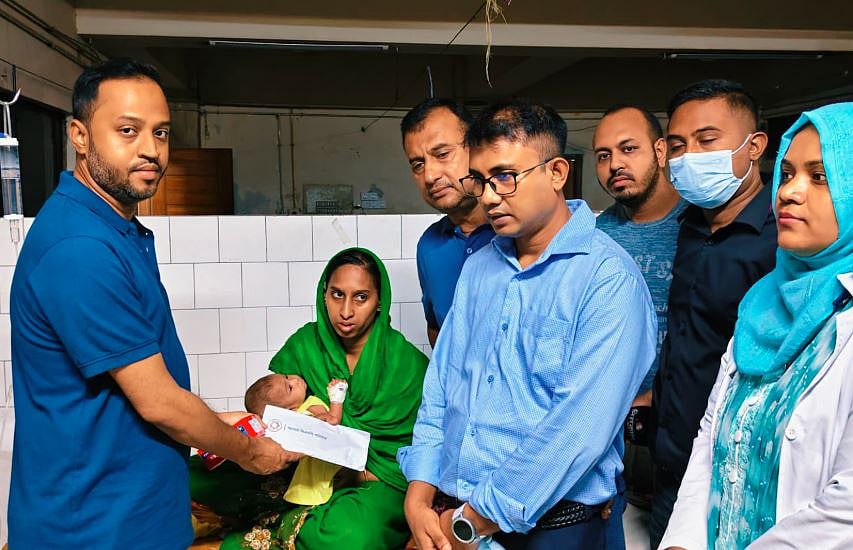 প্রধানমন্ত্রীর স্ত্রী জুবাইদা রহমান শিশুটির চিকিৎসা, পরিবারটির সার্বিক খোঁজখবর ও বিষয়টি তদারকের দায়িত্ব দেন স্বেচ্ছাসেবী সংগঠন ‘আমরা বিএনপি পরিবার’কে। ১৩ মে