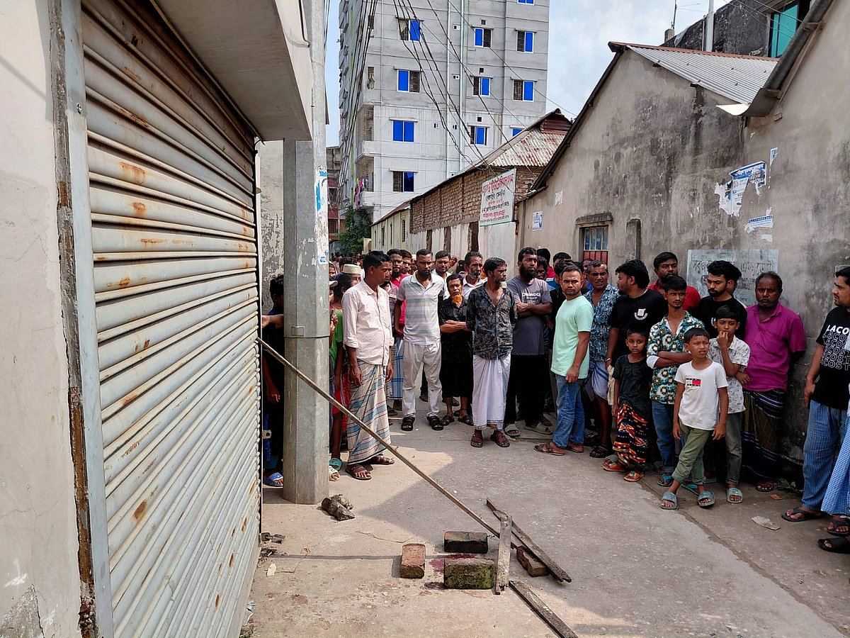 নারায়ণগঞ্জে ব্যবসায়ীকে কুপিয়ে হত্যা করেছে দুর্বৃত্তরা। বৃহস্পতিবার দুপুরে শহরের চানমারী মাউরাপট্টি এলাকায়