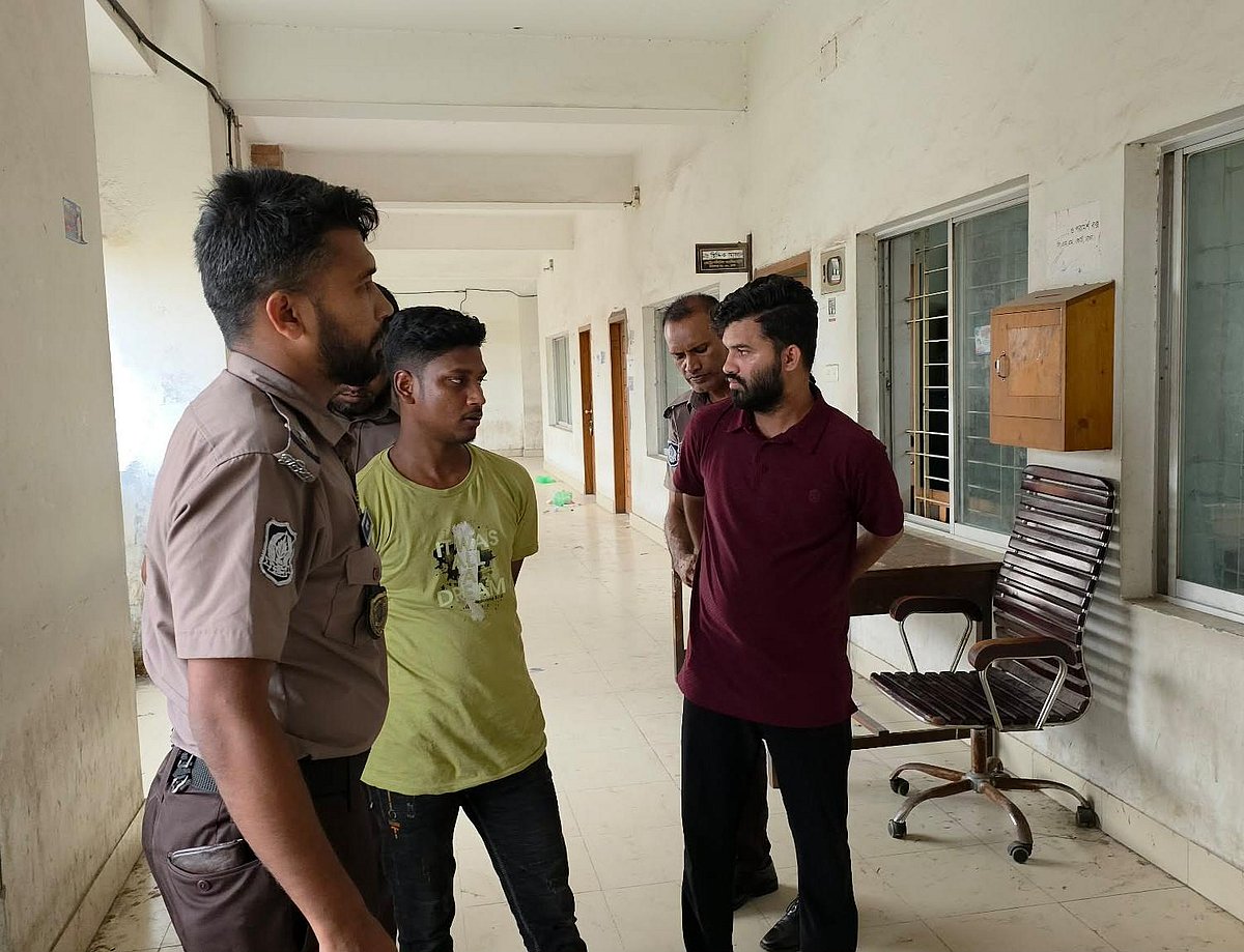 মো. আবদুর রহমান মানিক ওরফে রাহাত (২৮) ও ফুরকান মিয়া (২২)
