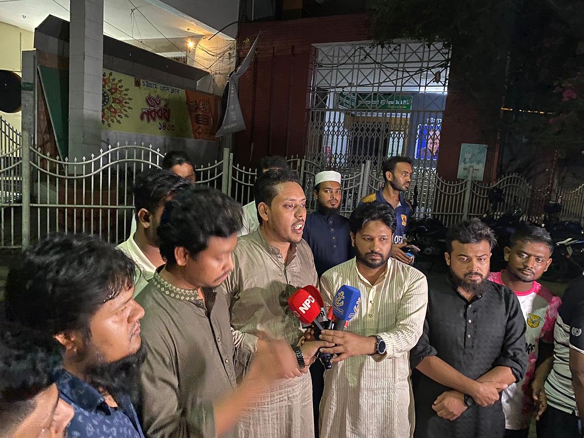 জাতীয় নাগরিক পার্টির (এনসিপি) নবগঠিত চট্টগ্রাম মহানগর আহ্বায়ক কমিটি থেকে পদত্যাগের বিষয়ে কথা বলছেন দলটির কয়েকজন নেতা। গতকাল রাতে চট্টগ্রাম প্রেসক্লাবের সামনে