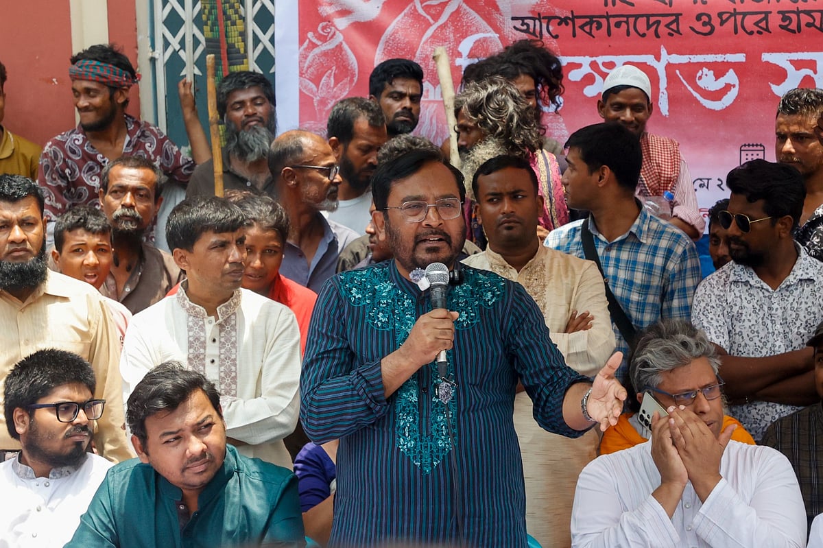 প্রতিবাদ সমাবেশে বক্তব্য দেন আমার বাংলাদেশ (এবি) পার্টির চেয়ারম্যান মজিবুর রহমান মঞ্জু। মিরপুর, ঢাকা; ১৭ মে ২০২৬