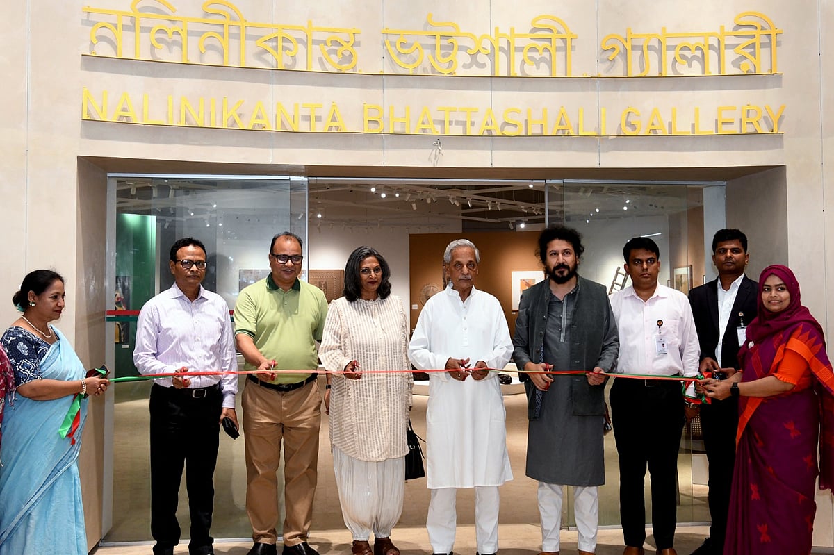 জাতীয় জাদুঘরের নলিনীকান্ত ভট্টশালী গ্যালারিতে ফিতা কেটে ‘সভ্যতায় কৃষি ও প্রকৃতি’ শীর্ষক বিশেষ প্রদর্শনীর উদ্বোধন করেন সংস্কৃতিবিষয়ক মন্ত্রী নিতাই রায় চৌধুরী। শাহবাগ, ঢাকা। ১৮ মে ২০২৬