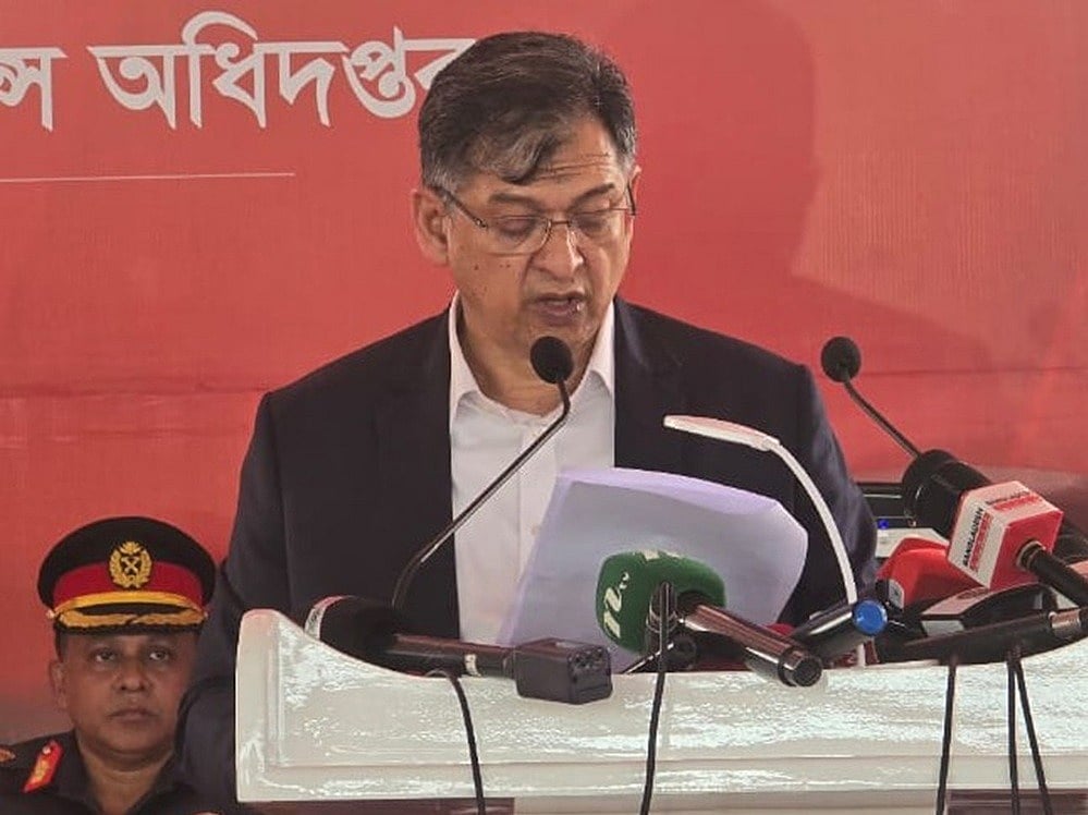 ফায়ার সার্ভিস ও সিভিল ডিফেন্স সপ্তাহ-২০২৬ এবং পাসিং আউট প্যারেড ও পদক প্রদান অনুষ্ঠানে প্রধান অতিথির বক্তব্য দেন স্বরাষ্ট্রমন্ত্রী সালাহউদ্দিন আহমদ। আজ মঙ্গলবার সকালে নারায়ণগঞ্জের রূপগঞ্জ উপজেলার পূর্বাচলে