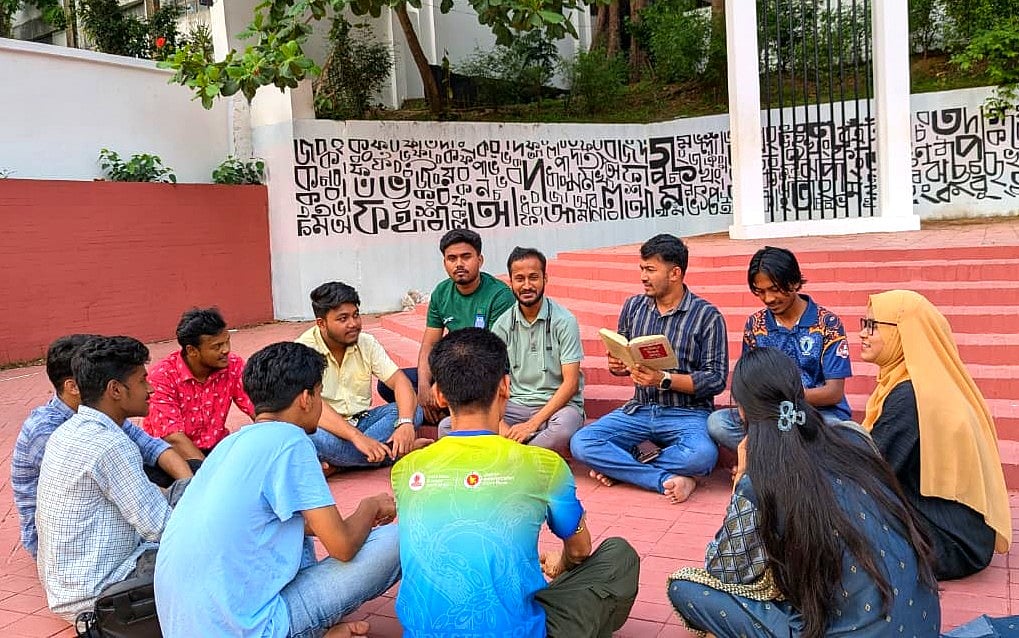 ’৭২-এর সংবিধান, পাঠচক্রে জমল রাষ্ট্রচিন্তার বিতর্ক