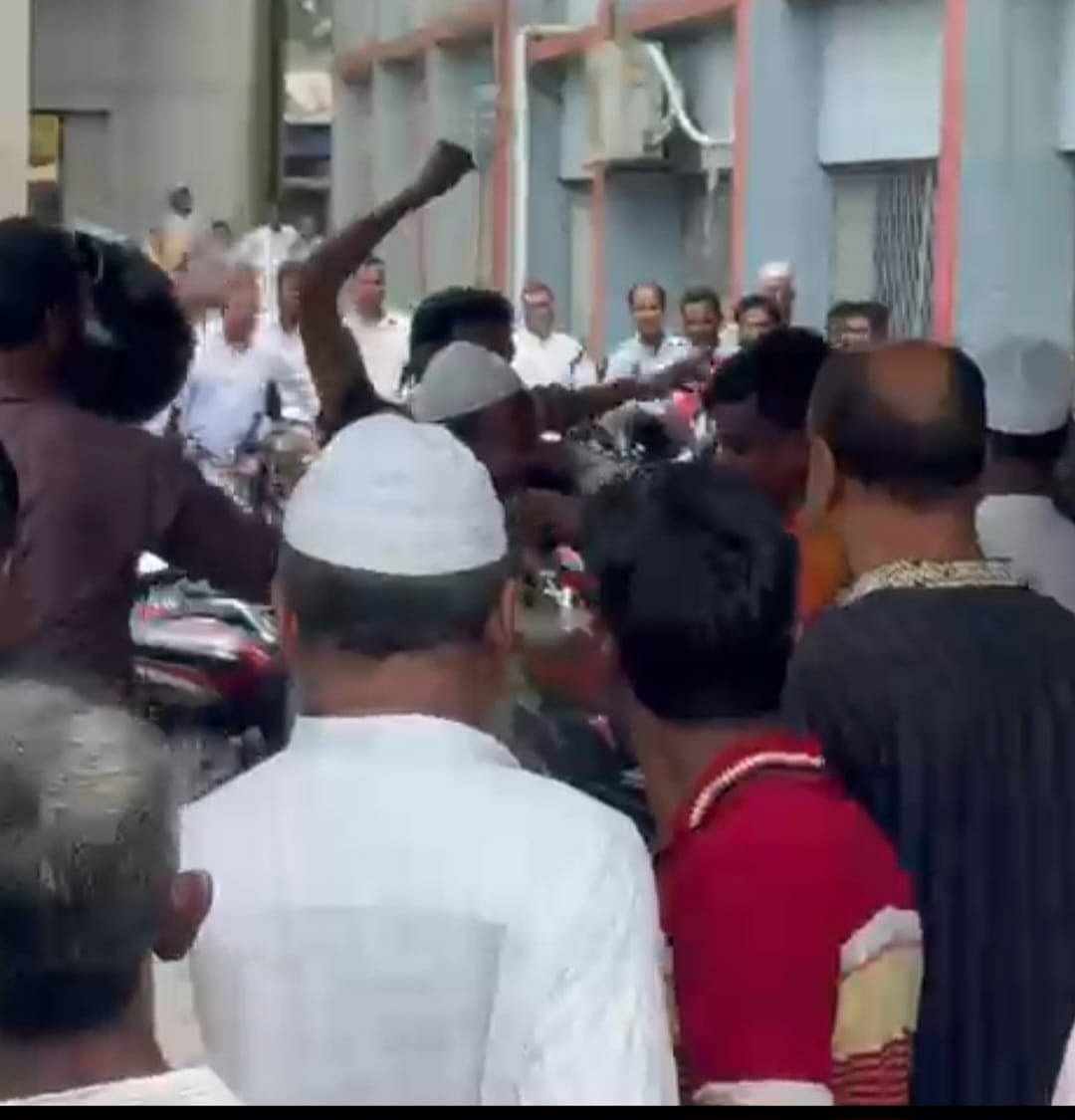নেত্রকোনার পূর্বধলায় পশুর হাটের ইজারা নিয়ে বিএনপি ও জামায়াতের সংঘর্ষ, স্থগিত ইজারা কার্যক্রম