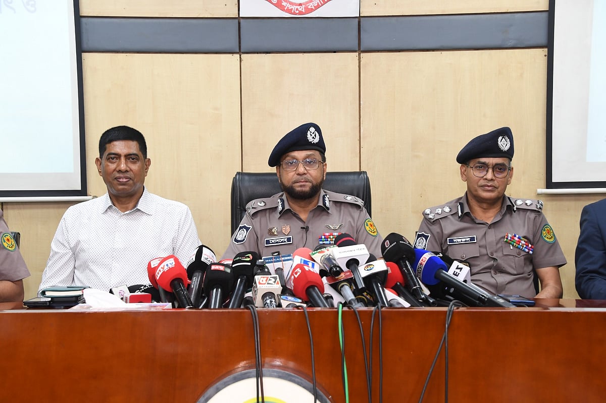 ঢাকা মহানগর পুলিশের (ডিএমপি) কমিশনার মোসলেহ উদ্দিন আহমদ। আজ বুধবার রাজধানীর মিন্টো রোডে ডিএমপির মিডিয়া সেন্টারে