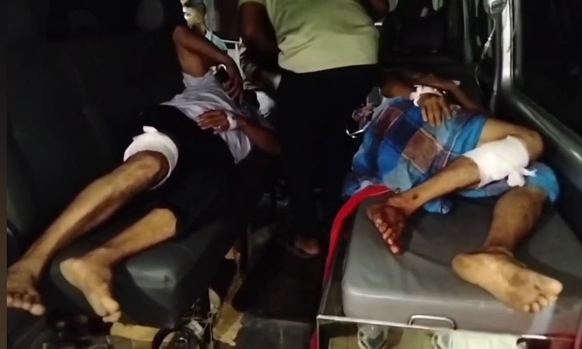 ঢাকার সাভারের আশুলিয়ার ইয়ারপুর ইউনিয়নে গতকাল মঙ্গলবার রাতে পৃথক দুটি স্থানে বসে থাকা দুই ভাইকে গুলি করে পালিয়েছে সন্ত্রাসীরা