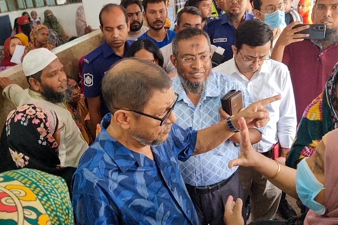 স্বাস্থ্যমন্ত্রী সরদার মো. সাখাওয়াত হোসেন খুলনার ২৫০ শয্যা জেনারেল হাসপাতালে আকস্মিক পরিদর্শন করেছেন। আজ বুধবার সকাল সাড়ে ১০টার দিকে তোলা