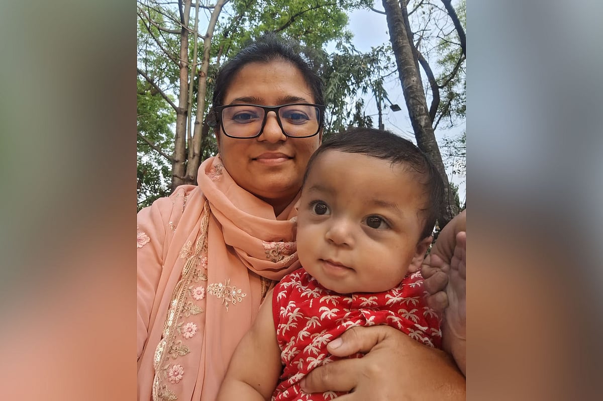 মা রাবেয়া বেগমের কোলে মেহমেদ বিন জিয়া
