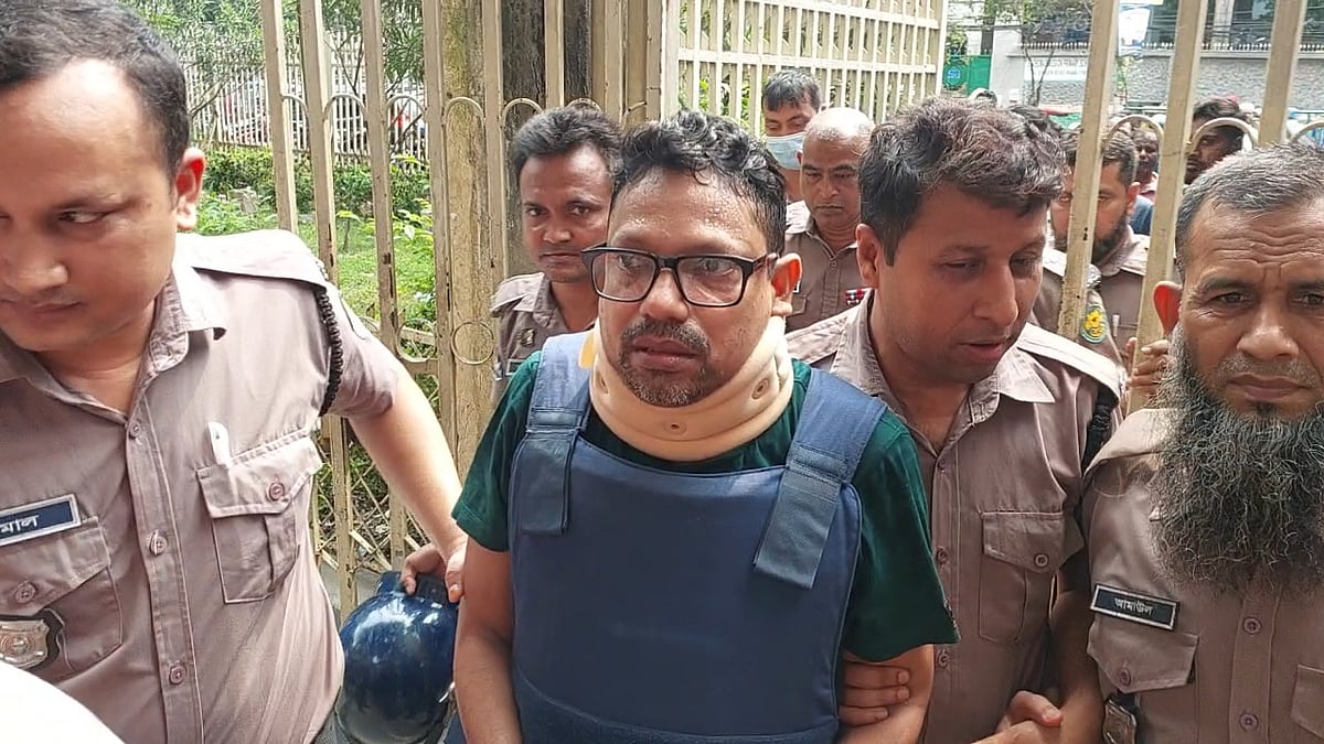 সাবেক প্রতিমন্ত্রী জুনাইদ আহমেদ পলককে আজ বৃহস্পতিবার ঢাকার আদালতে হাজির করা হয়