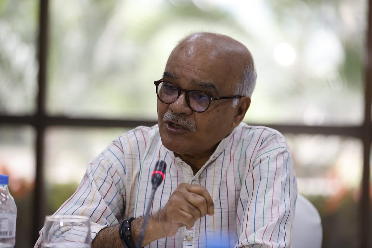 সংকটকালের বাজেট ও জনপ্রত্যাশা শীর্ষক প্রথম আলোর গোলটেবিল বৈঠকে বক্তব্য দিচ্ছেন ব্র্যাক ইনস্টিটিউট অব গভর্ন্যান্স অ‍্যান্ড ডেভেলপমেন্ট (বিআইজিডি) প্রফেসরিয়াল ফেলো সেলিম জাহান।
