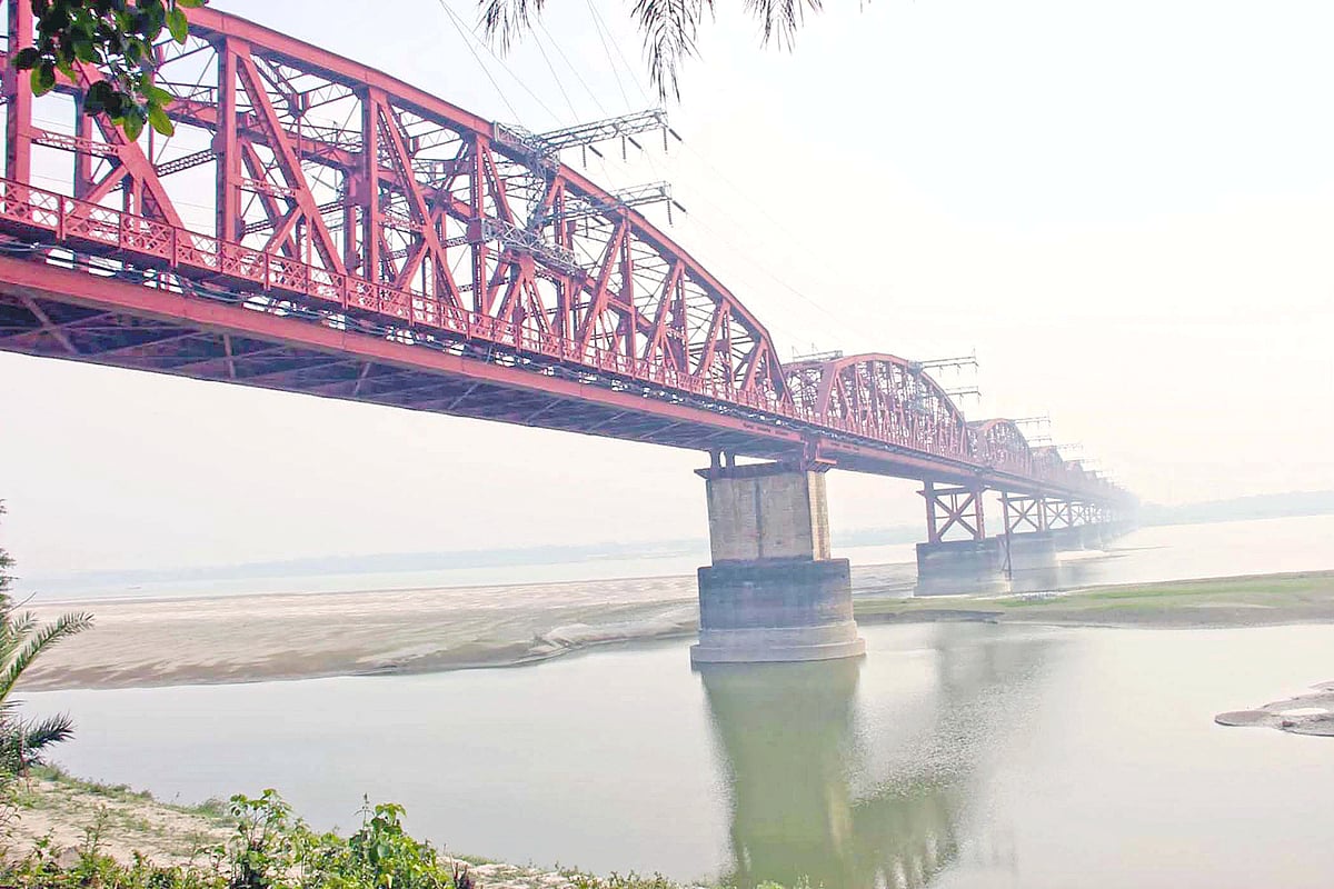 উজানে কী পরিমাণ পানি ভারত সরিয়ে নিচ্ছে, তা জানার অধিকার এবং যেকোনো পরিস্থিতিতে একটি ন্যূনতম পরিমাণের পানির নিশ্চয়তা বাংলাদেশকে দিতে হবে।
