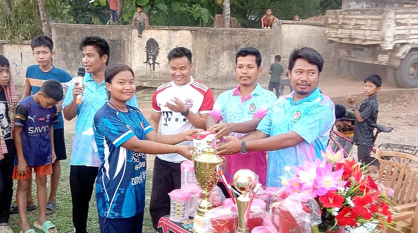 দারিদ্র্য জয় করে জাতীয় দলে খেলার স্বপ্নে বিভোর ফুলকলি ত্রিপুরা