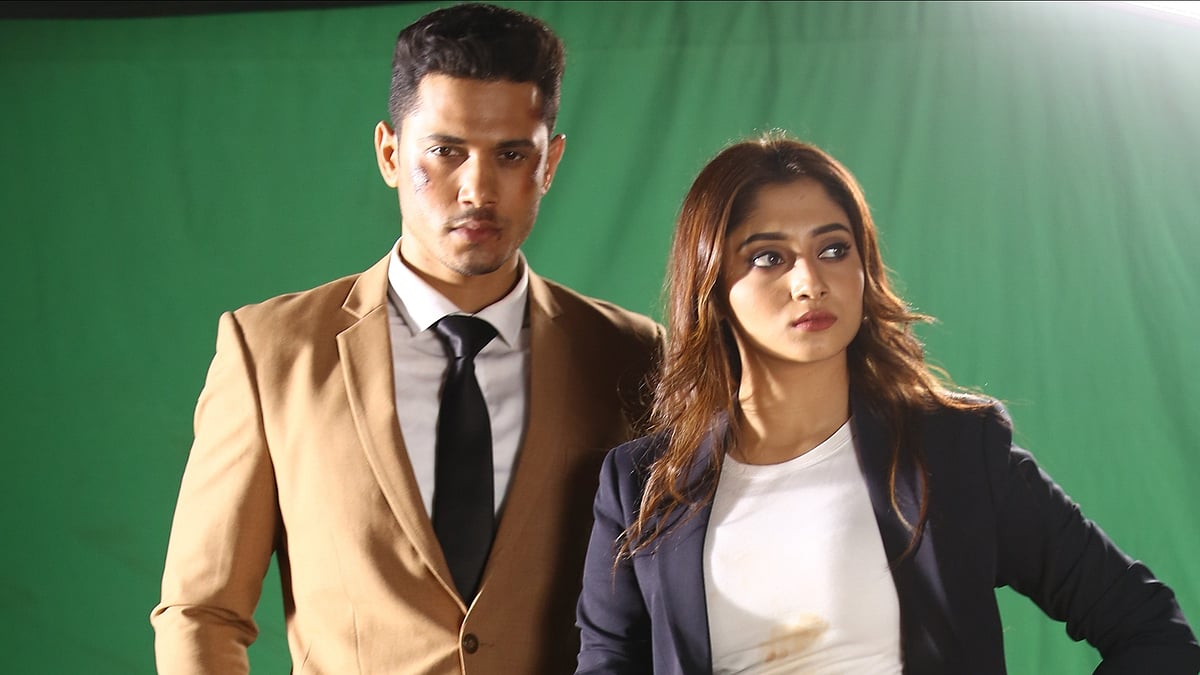 ‘মাসুদ রানা’ ছবিতে অভিনয় করেছেন রাসেল রানা ও পূজা চেরী
