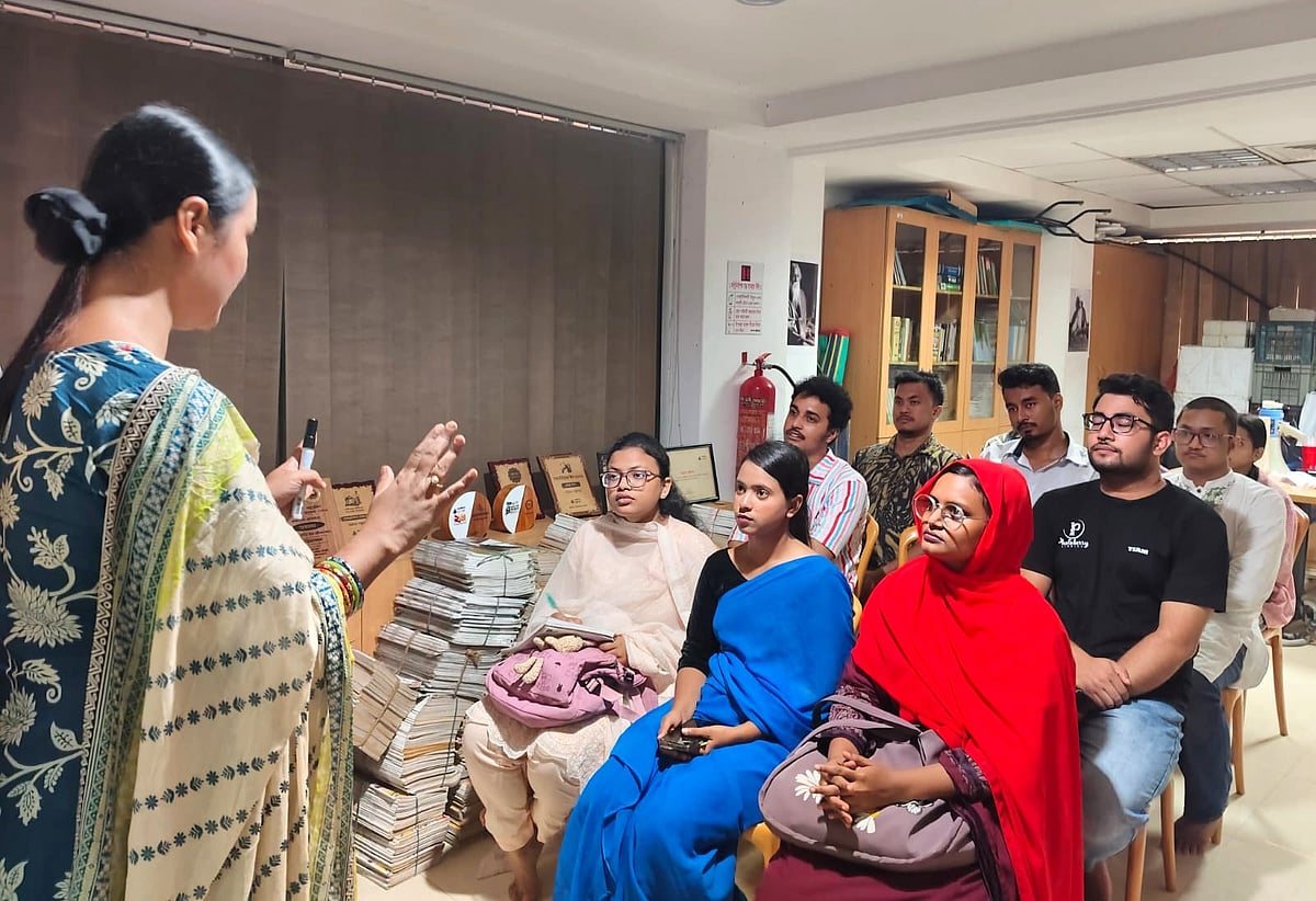 ইংরেজি ভীতি দূর করতে প্রাণবন্ত পাঠশালা