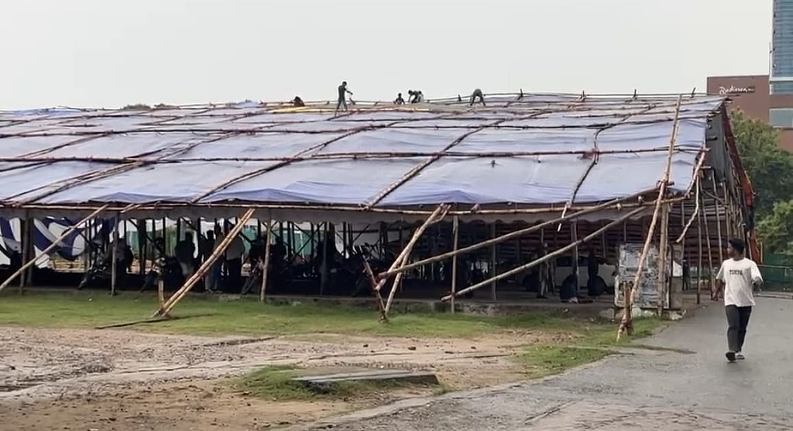 চট্টগ্রাম নগরের জমিয়াতুল ফালাহ ময়দানে অনুষ্ঠিত হবে ঈদের প্রধান জামাত। এ উপলক্ষে সেখানে প্রস্তুতি চলছে