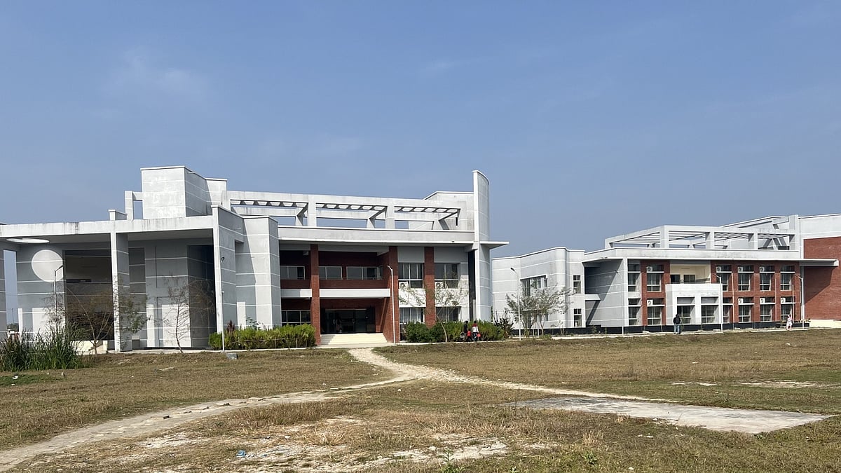 বাগেরহাটের রামপালে আমাদের গ্রাম ক্যানসার কেয়ার অ্যান্ড রিসার্চ সেন্টারের ভবন