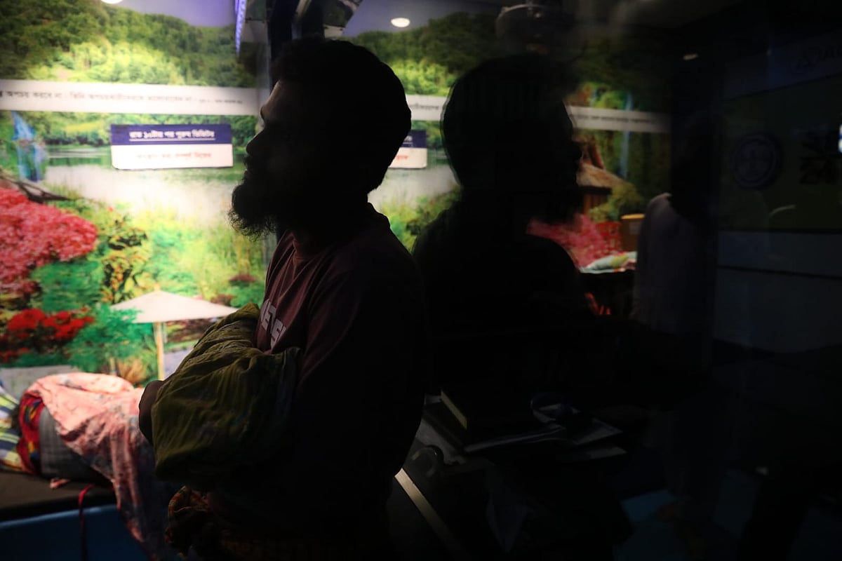 শোকাহত এক স্বজন 