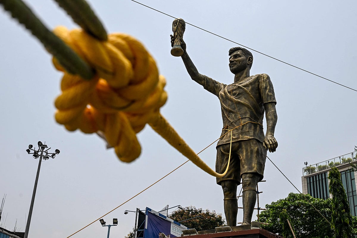 কলকাতায় মেসির ভাস্কর্য সরিয়ে ফেলা হচ্ছে