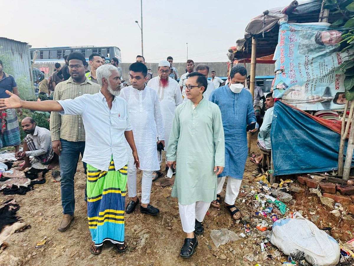 ঢাকার আমিন বাজারের চামড়া বিক্রয়কেন্দ্র আকস্মিকভাবে পরিদর্শন করেন বাণিজ্যমন্ত্রী।