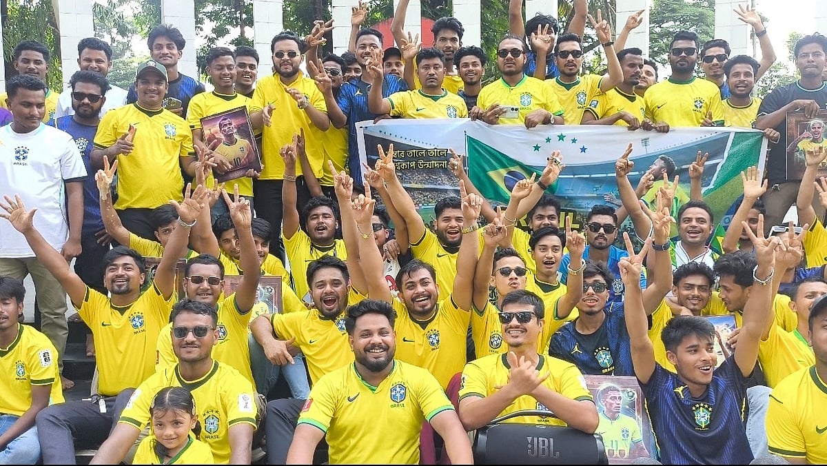 কক্সবাজারের টেকনাফে ২৫ মে বিকেলে শোভাযাত্রা বের করেন ব্রাজিল সমর্থকেরা