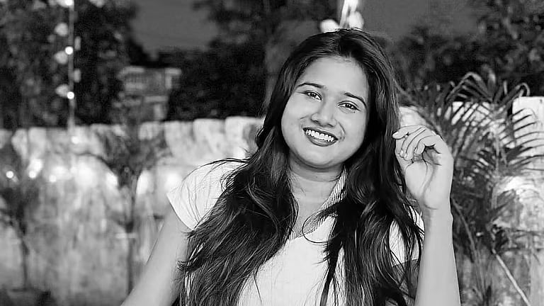 ইনফ্লুয়েন্সার ও ভ্লগার সায়নী চক্রবর্তী। ফেসবুক থেকে