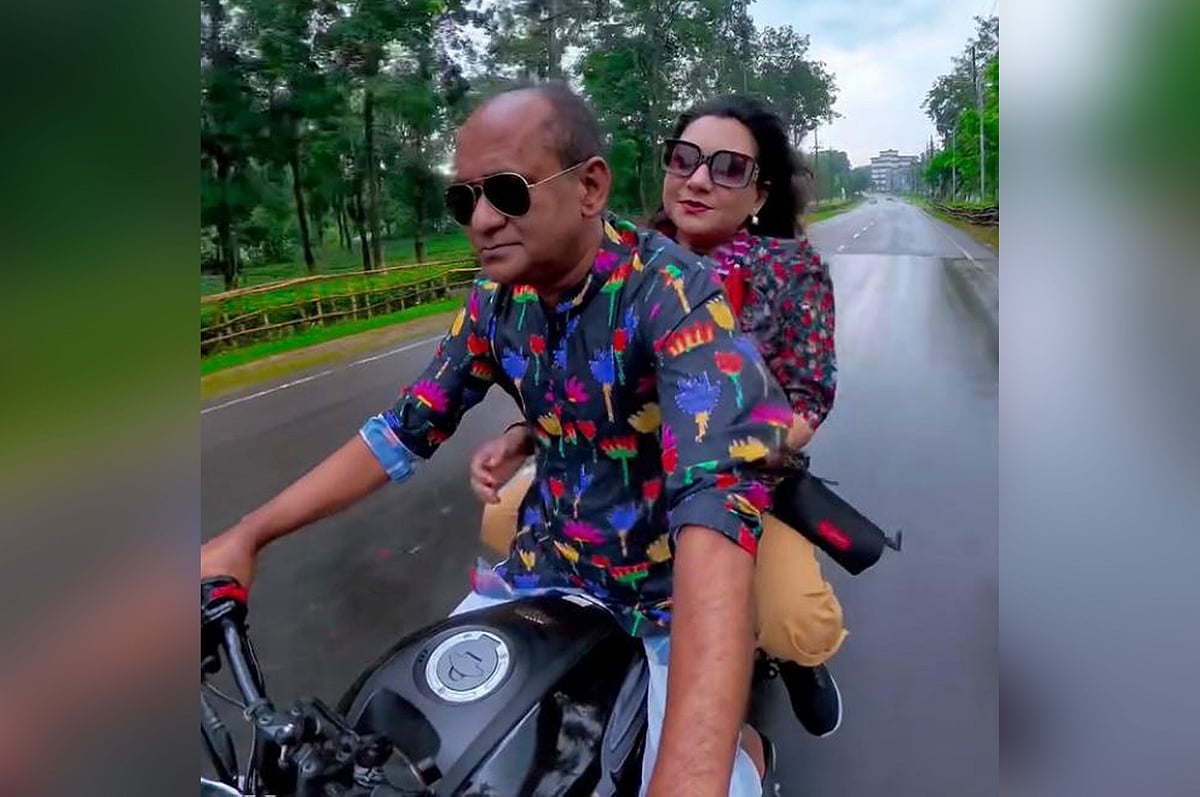 সিলেট সিটি করপোরেশনের প্রধান নির্বাহী কর্মকর্তা মোহাম্মদ রেজাই রাফিন সরকারের হেলমেটবিহীন মোটরসাইকেল চালানোর একটি ভিডিও সামাজিক যোগাযোগমাধ্যম ফেসবুকে ছড়িয়ে পড়েছে