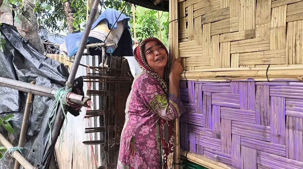 ছেলেকে হারিয়ে দিশাহারা মা নুর নাহারের কান্না থামছেই না। আজ বিকেলে