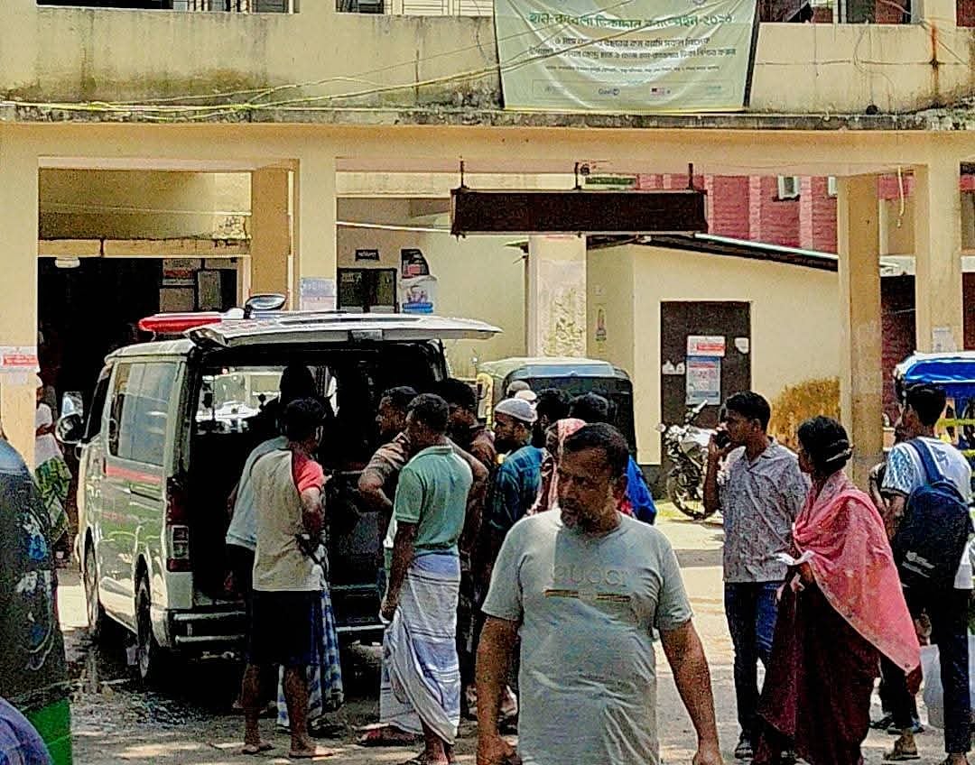 নরসিংদীর শিবপুরে প্রাইভেট কারের সঙ্গে মুখোমুখি সংঘর্ষে ব্যাটারিচালিত অটোরিকশার চালকসহ দুজন নিহত হয়েছেন। শনিবার দুপুরে শিবপুর উপজেলা স্বাস্থ্য কমপ্লেক্সে