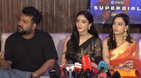 ছবির প্রচারের গতকাল প্রেক্ষাগৃহে যান ‘রকস্টার’ নির্মাতা আজমান রুশো, অভিনেত্রী তানজিয়া মিথিলা ও সাবিলা নূর। ভিডিও থেকে