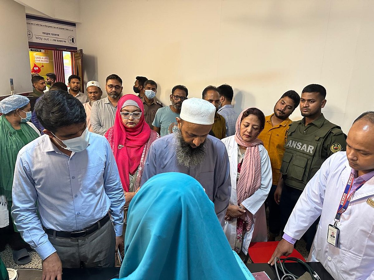 আদ্–দ্বীন মেডিকেল কলেজ হাসপাতালে অভিযানে  ভ্রাম্যমাণ আদালত। রাজধানীর মগবাজারে, ৩১ মে ২০২৬