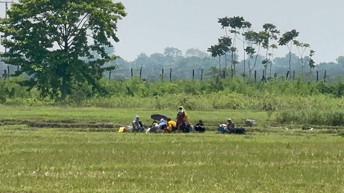 যশোরের শার্শা উপজেলার সাদিপুর গ্রামের সীমান্ত দিয়ে ১৩ জনকে বাংলাদেশে ঠেলে পাঠানোর চেষ্টা করেছে বিএসএফ