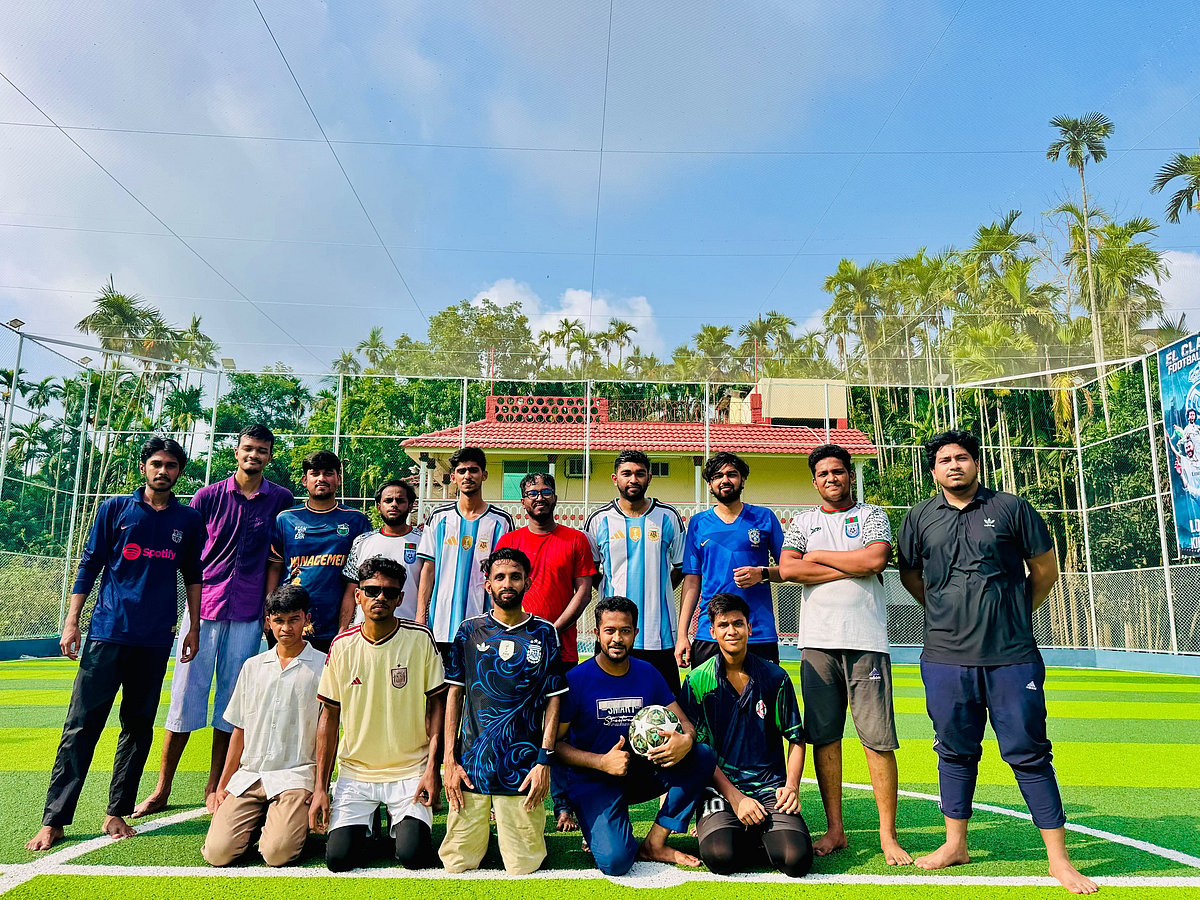 নোয়াখালী বন্ধুসভার ঈদ প্রীতি ফুটবল ম্যাচ