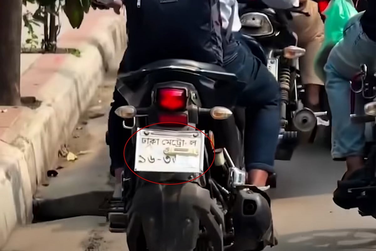 এই মোটরসাইকেলচালক নম্বরপ্লেটের তিনটি ডিজিট সাদা স্কচটেপ দিয়ে ঢেকে রাজধানীর সড়কে চলাচল করেছিলেন