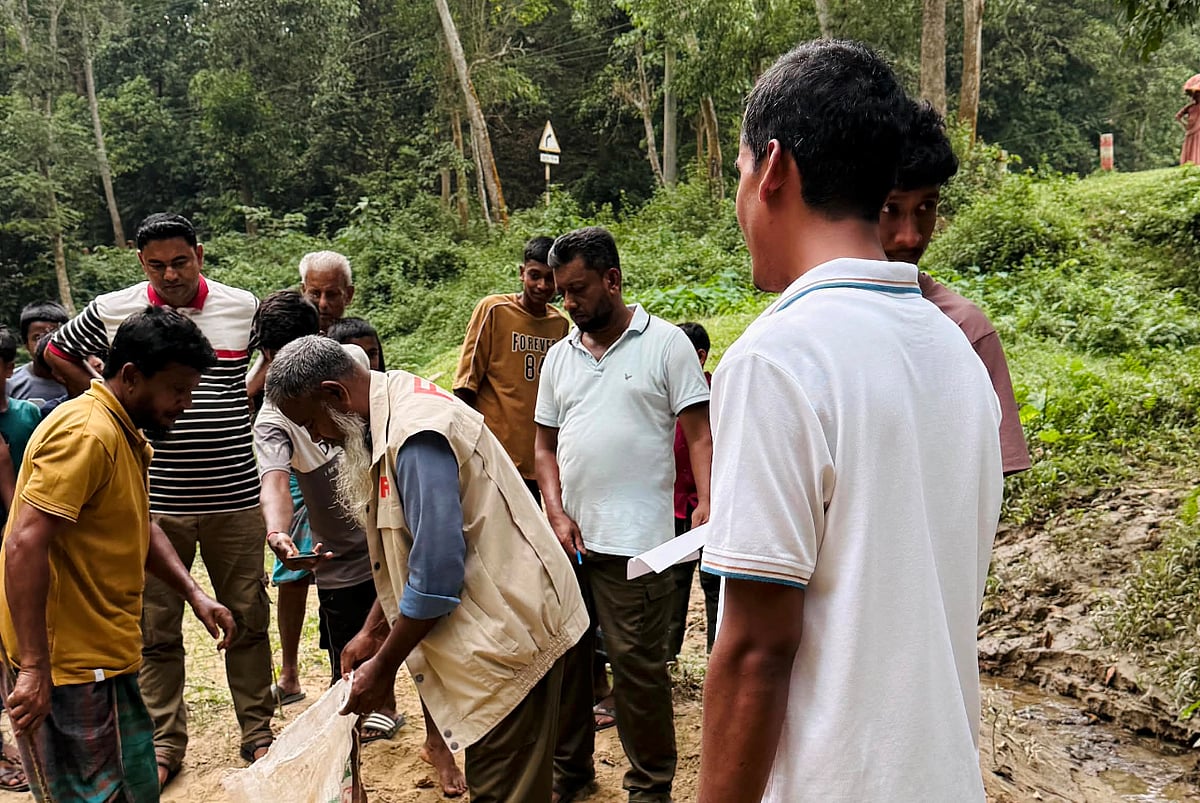খরগোশ গিলে উগড়ে দিল অজগর