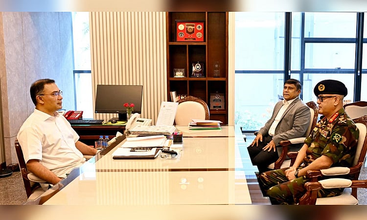 প্রধানমন্ত্রীর সঙ্গে লেফটেন্যান্ট জেনারেল মিনহাজুল আলমের সাক্ষাৎ