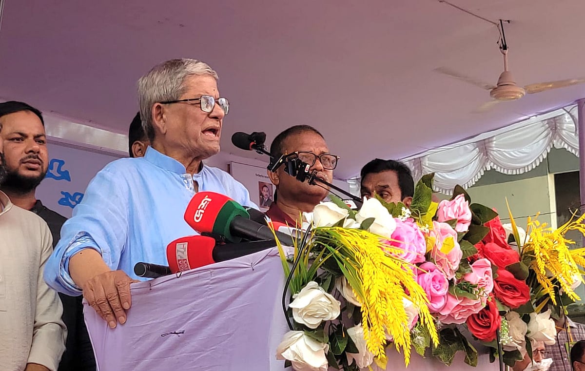 ঠাকুরগাঁও সদর উপজেলাকে ভাগ করে রুহিয়া উপজেলা তৈরিতে ভূমিকা রাখায় মির্জা ফখরুল ইসলাম আলমগীরকে সংবর্ধনা দিয়েছেন উপজেলাবাসী। আজ বুধবার দুপুরে রুহিয়া উচ্চবিদ্যালয় মাঠে