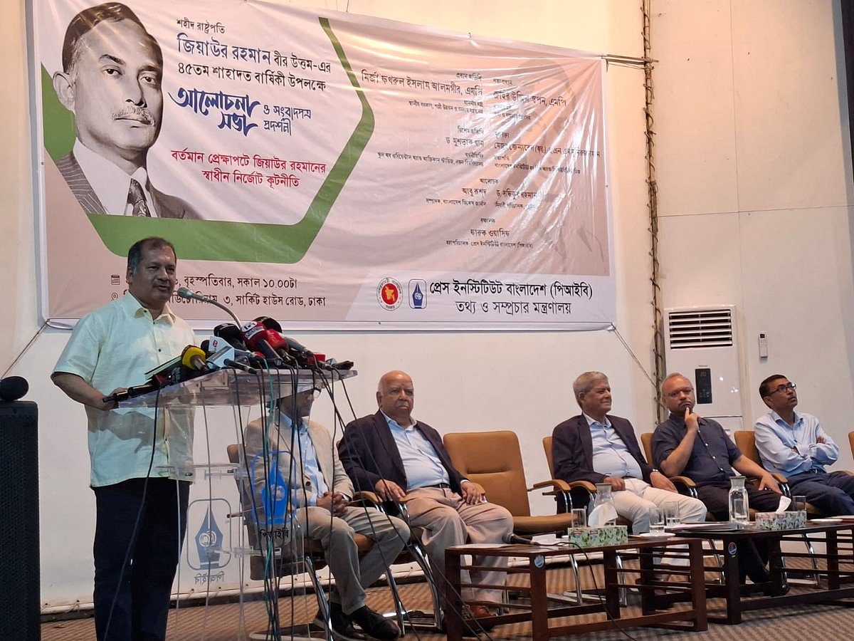 বাঙালিত্বের জন্য কলকাতার সার্টিফিকেট নিতে হয় না, মুসলমানিত্বের জন্যও পিন্ডি-করাচির সার্টিফিকেট দরকার নেই: তথ্যমন্ত্রী