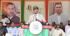 এ বছরের মধ্যেই সব সরকারি প্রাথমিক বিদ্যালয়ে ‘মিড–ডে মিল’ চালুর …