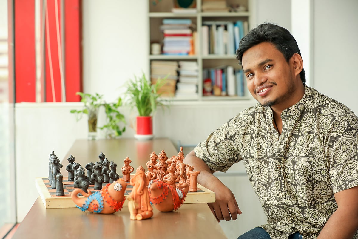 ‘আদিম’–এর উদ্যোক্তা কুমিল্লার একটি গ্রামের সাধারণ ক্ষুদ্র ব্যবসায়ী পরিবার থেকে উঠে আসা চন্দ্র মানিক