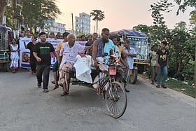 বরগুনায় মৃত্যুর প্রকৃত কারণ উদ্‌ঘাটনের দাবিতে মা ও দুই সন্তানের …