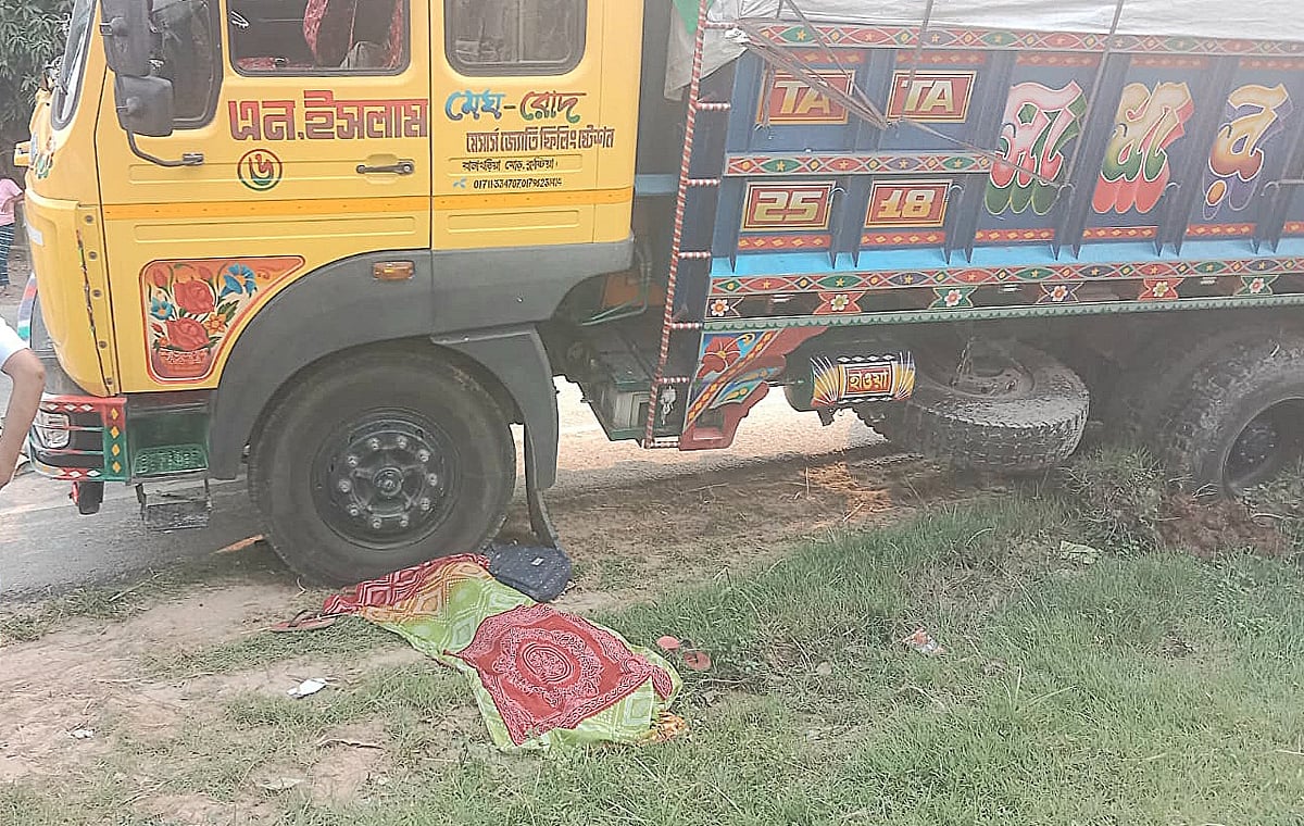 দিনাজপুরে আরবি শিখতে মসজিদে যাওয়ার পথে ট্রাকচাপায় শিশুর মৃত্যু