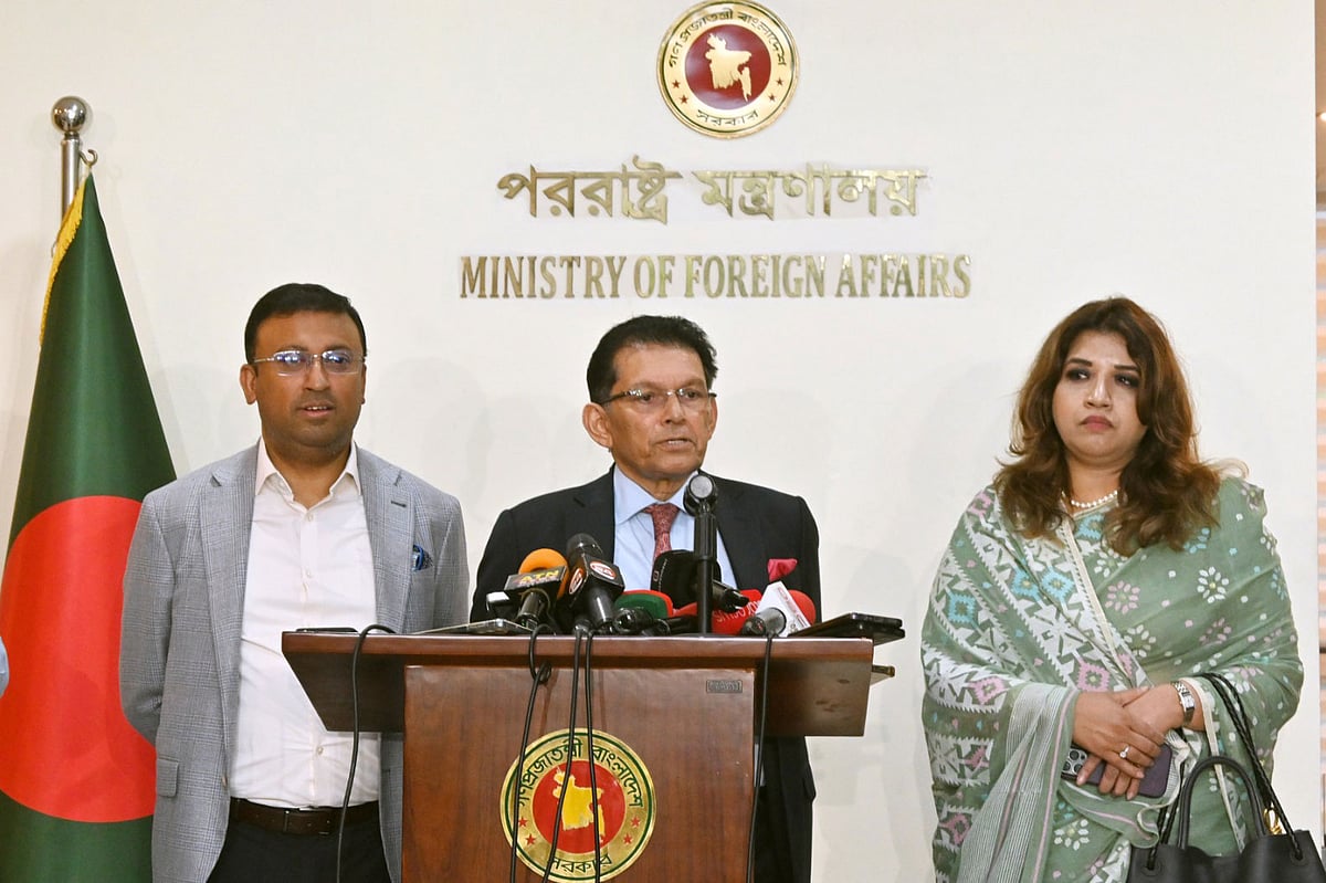 পররাষ্ট্র মন্ত্রণালয়ে সাংবাদিকদের প্রশ্নের উত্তর দিচ্ছেন পররাষ্ট্রমন্ত্রী খলিলুর রহমান। ৪ জুন ২০২৬, ঢাকা
