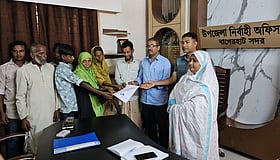 কুমিরের আক্রমণে শিশুর মৃত্যুর পর মানসিক ভারসাম্যহীন মাকে খুঁজে পেল …
